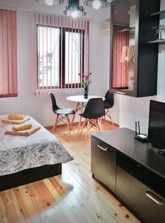 Bright Central Studio For 4 In Burgas Stad Buitenkant foto